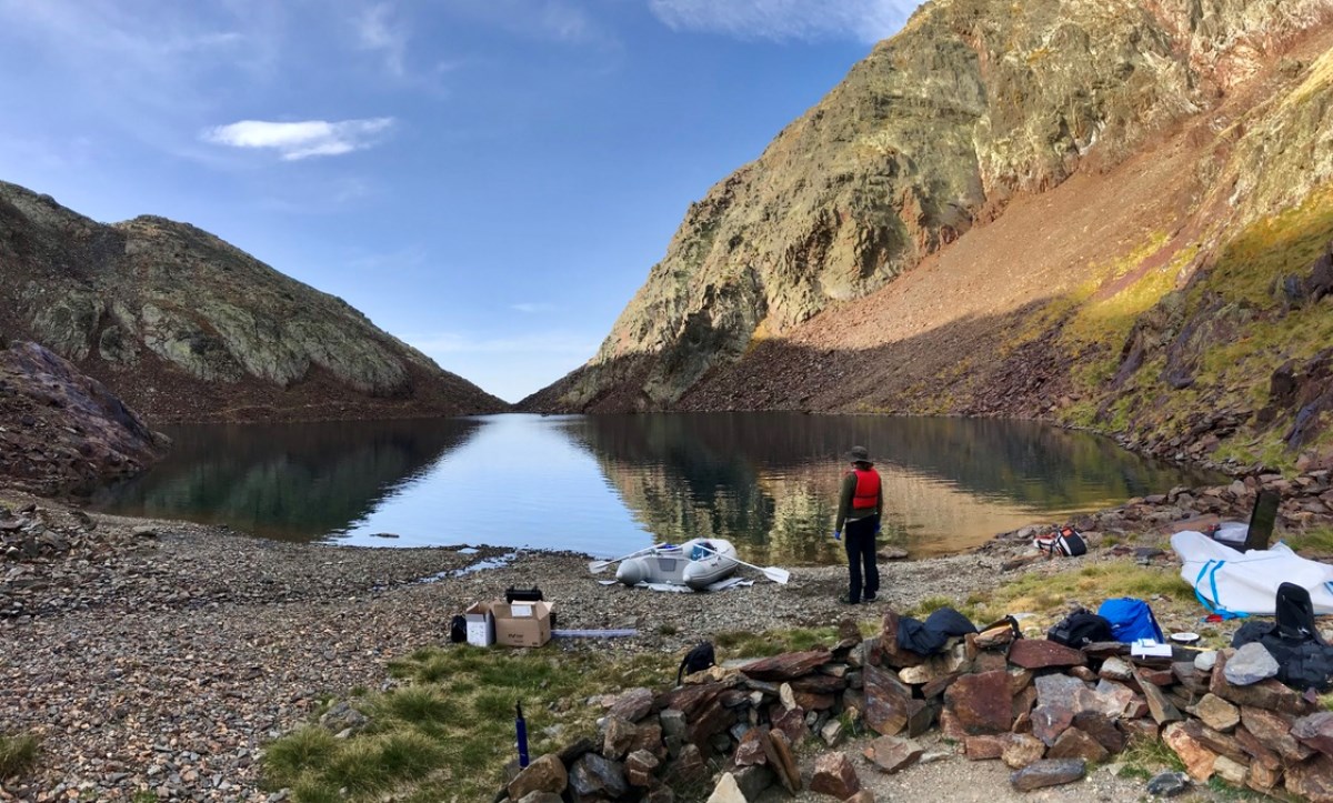 AR+I participa en una expedició per cartografiar la biodiversitat invisible dels llacs pirinencs