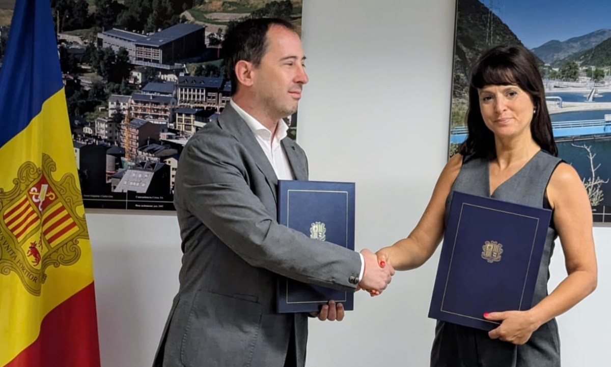 L’OECC i AR+I signen un conveni marc per afrontar dos reptes de país: el canvi climàtic i la mobilitat sostenible