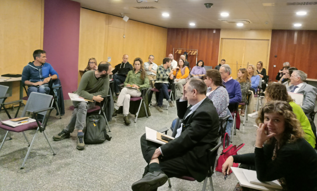 The participatory session of the Environmental Strategy for Sustainability brings together 25 people